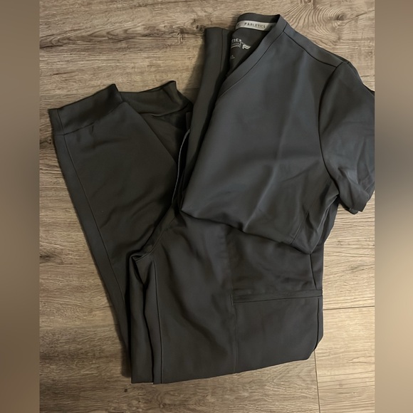 Fabletics scrub set! - Picture 1 of 1